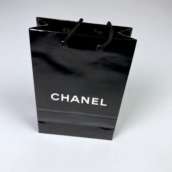 CHANEL Paper Shopping Gift bag - Picture 3 of 6
